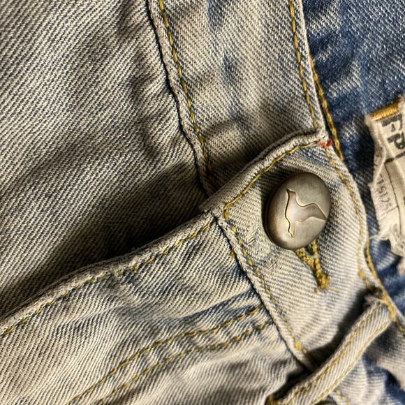 Free People Crochet Lace Trim Boho Denim Jean Shorts Womens Size 28 Button EUC - Picture 5 of 14